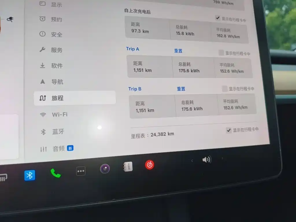Tesla Model Y — миниатюра 12