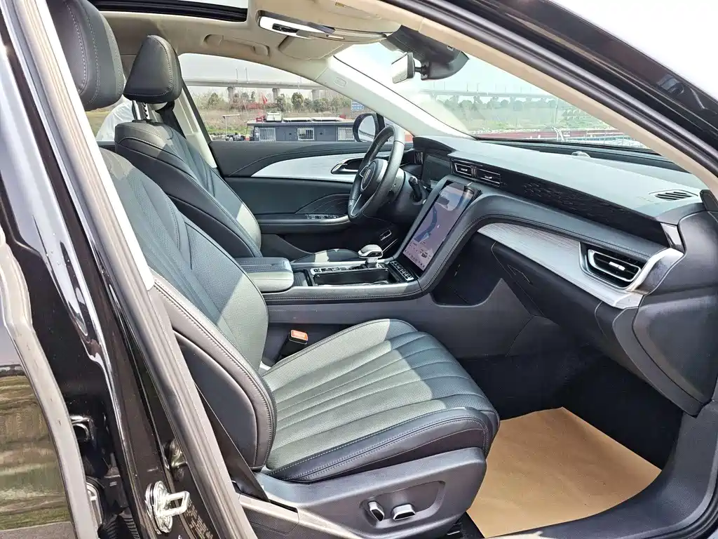 Hongqi H5 2024 2.0T AT
