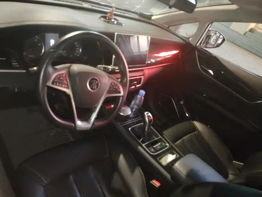 BYD MAX — миниатюра 12