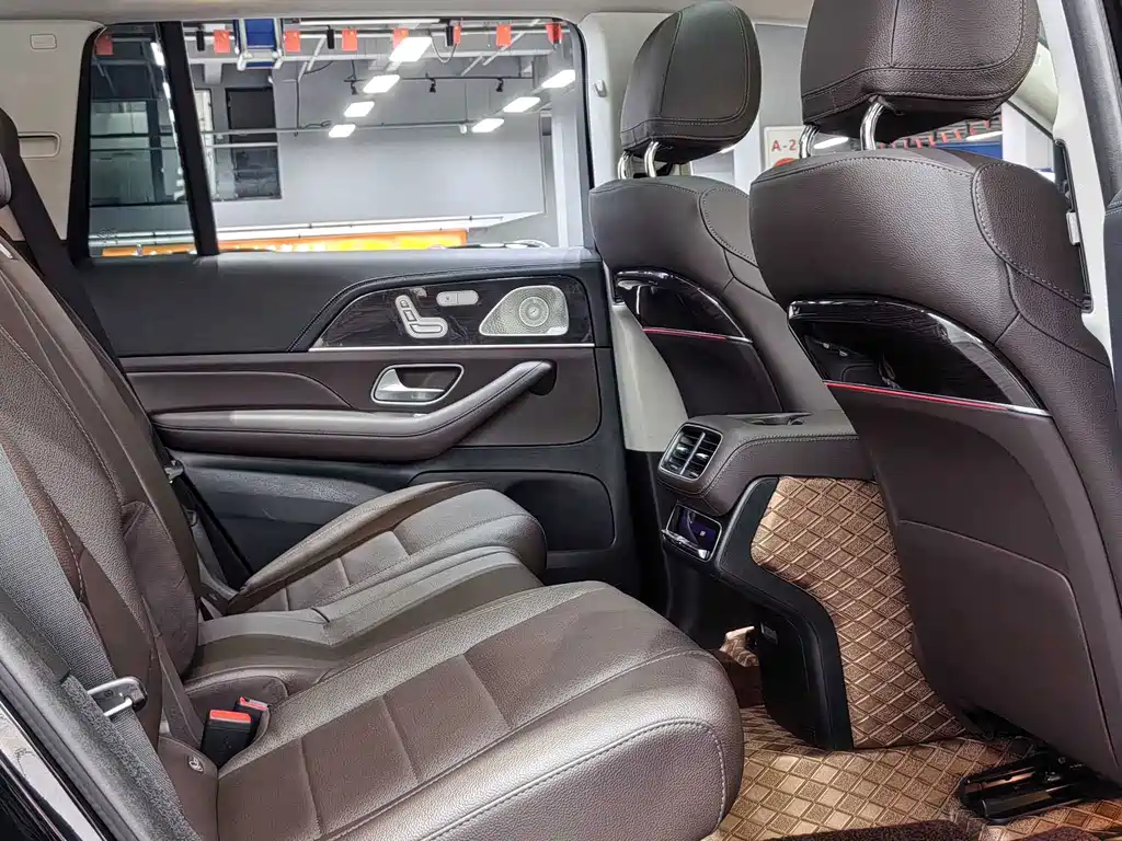 Mercedes-Benz GLS — миниатюра 23