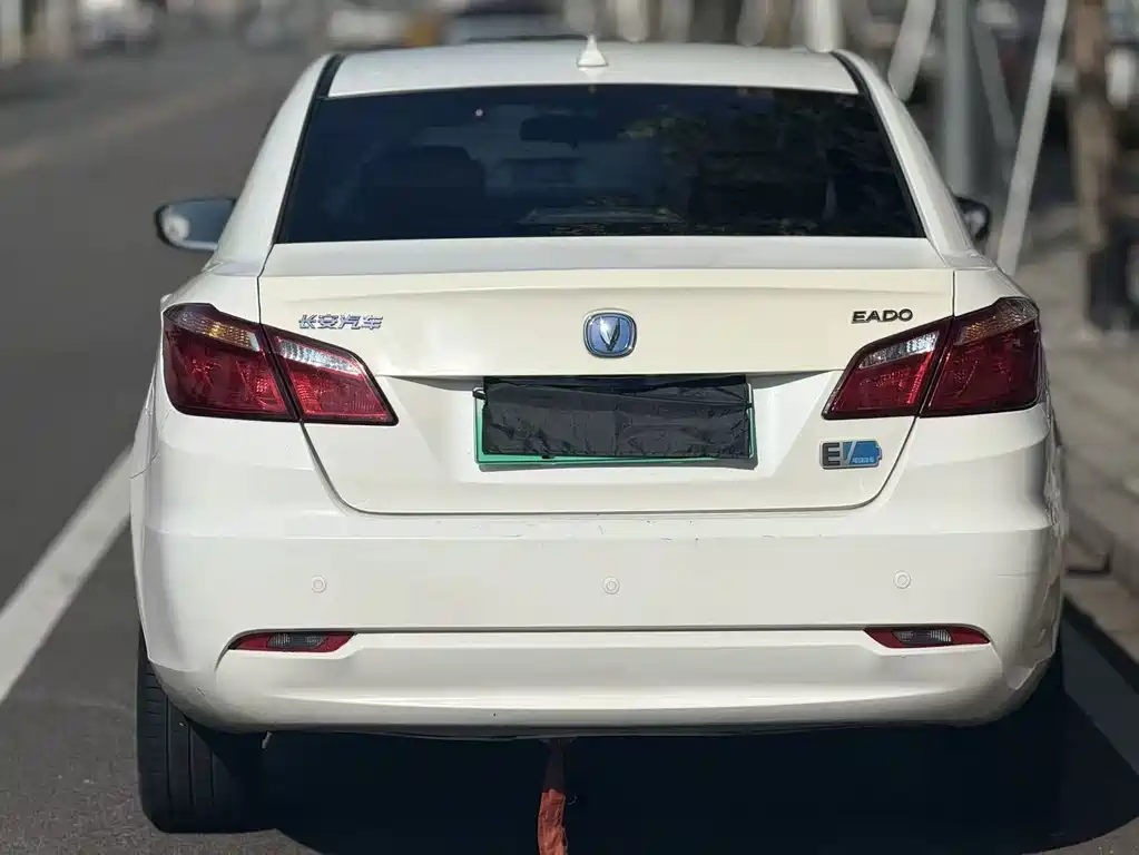 Changan Eado New Energy — миниатюра 5
