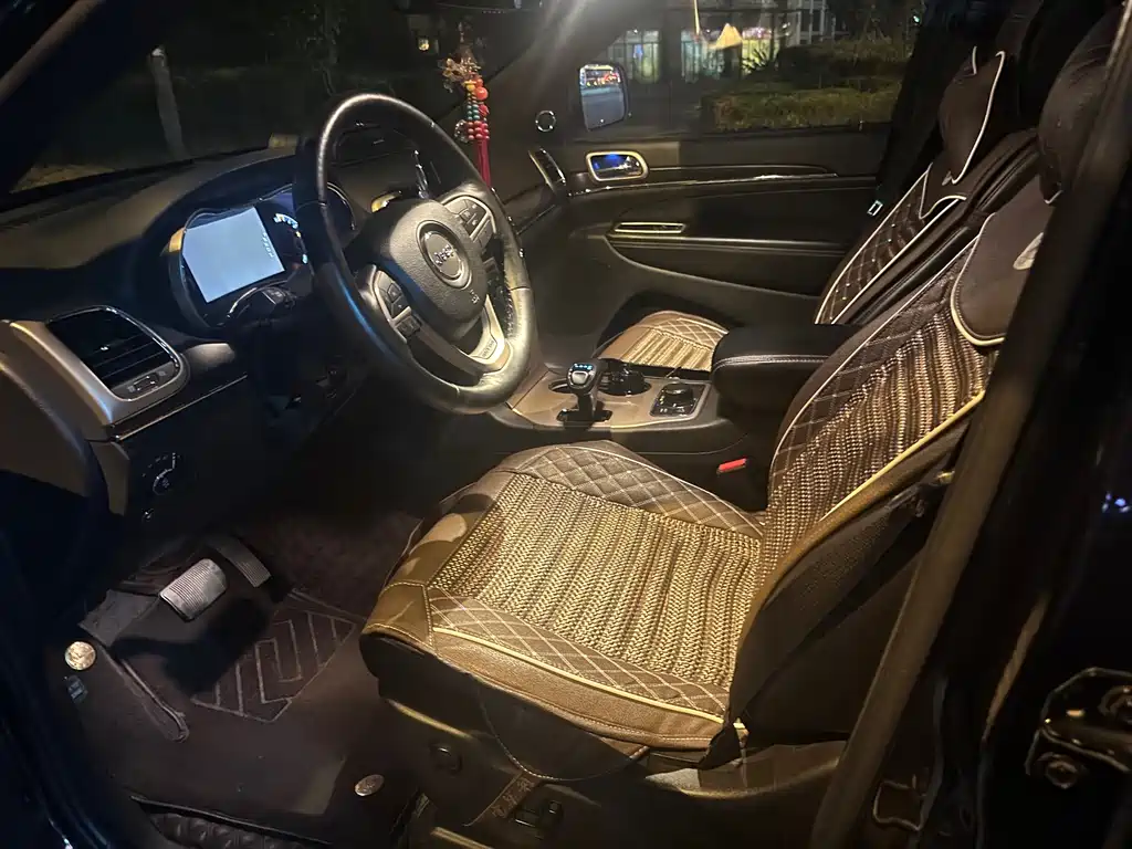 Jeep Grand Cherokee (Import) — миниатюра 4