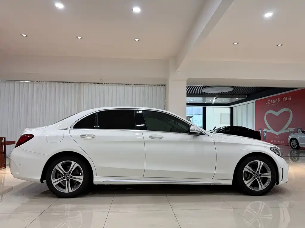 Mercedes-Benz C-Class — миниатюра 5