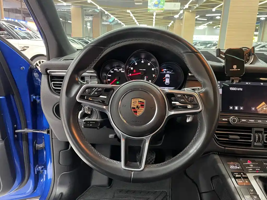 Porsche Macan — миниатюра 2