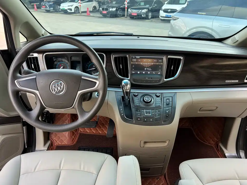 Buick GL8 2013 2.4L CT Luxury Comfort