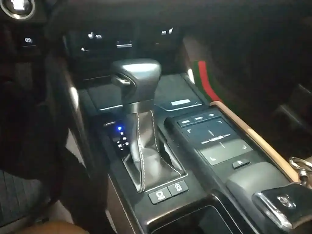 Lexus ES — миниатюра 14