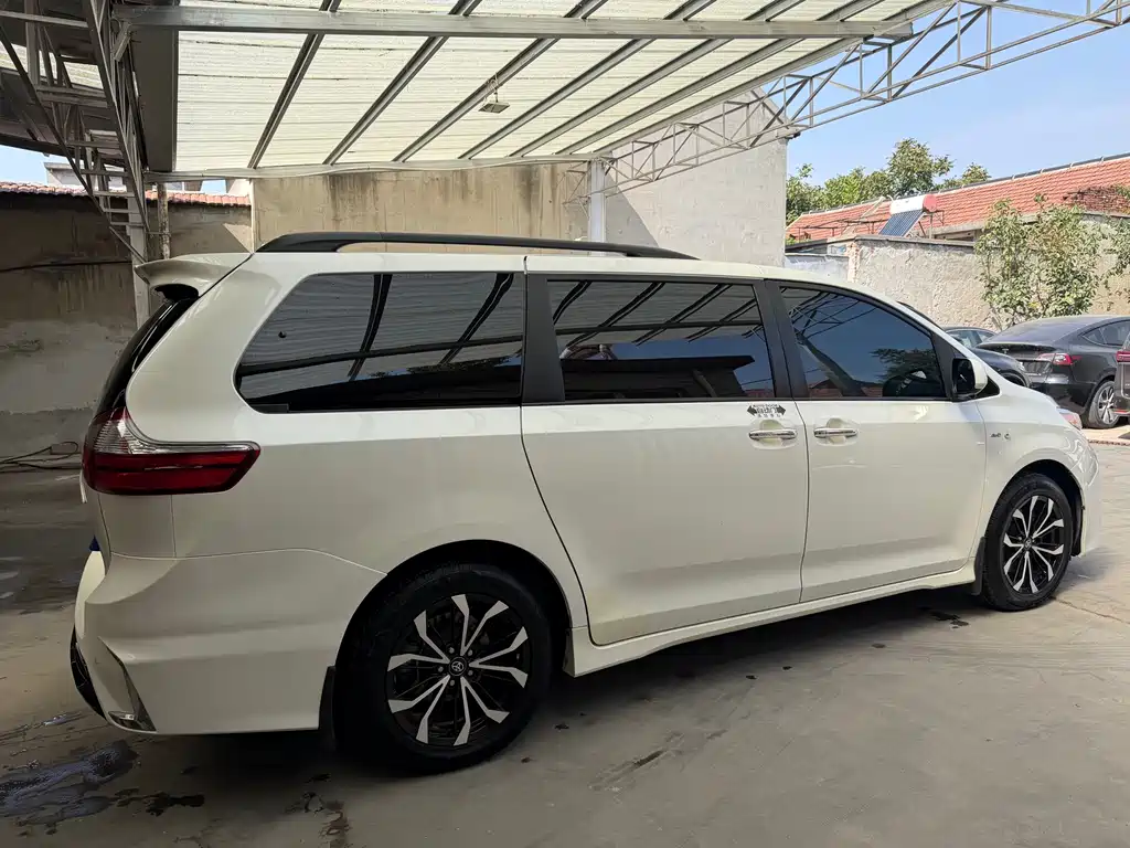 Toyota Sienna — миниатюра 5