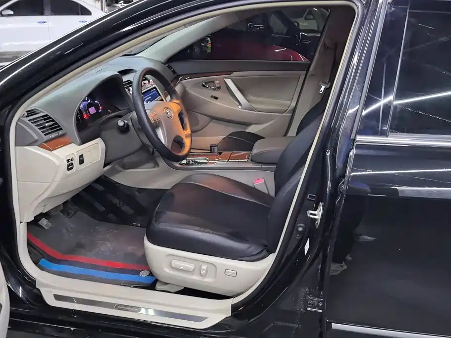 Toyota Camry — миниатюра 9