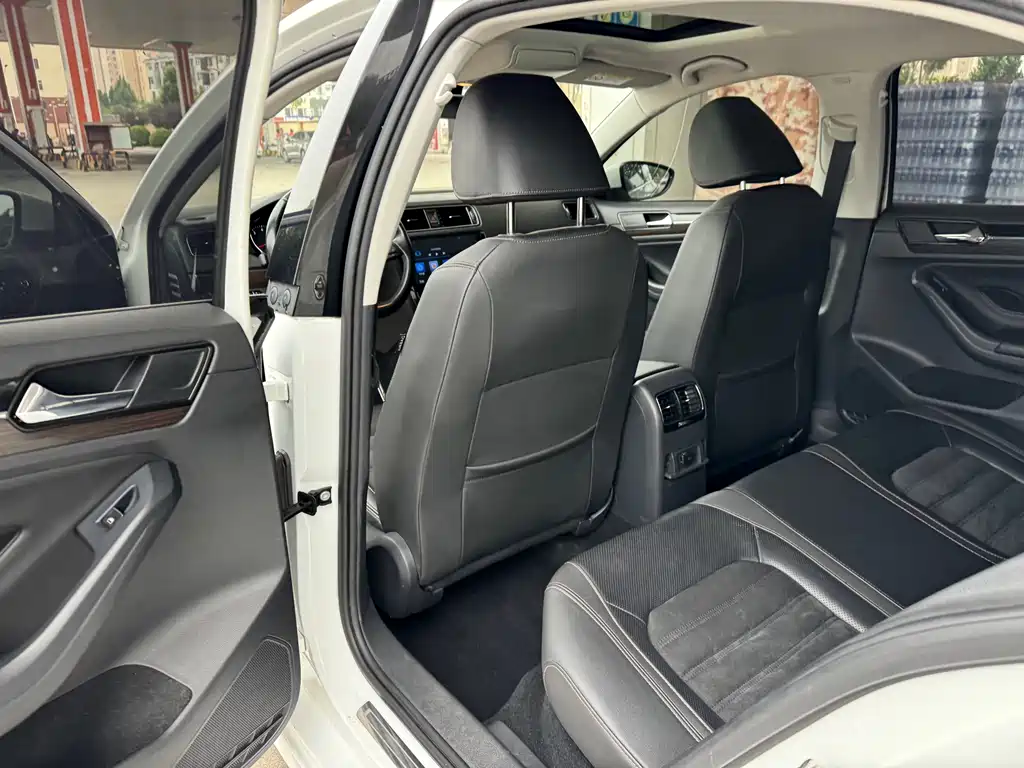 Volkswagen Sagitar 2017 230TSI AT Luxury