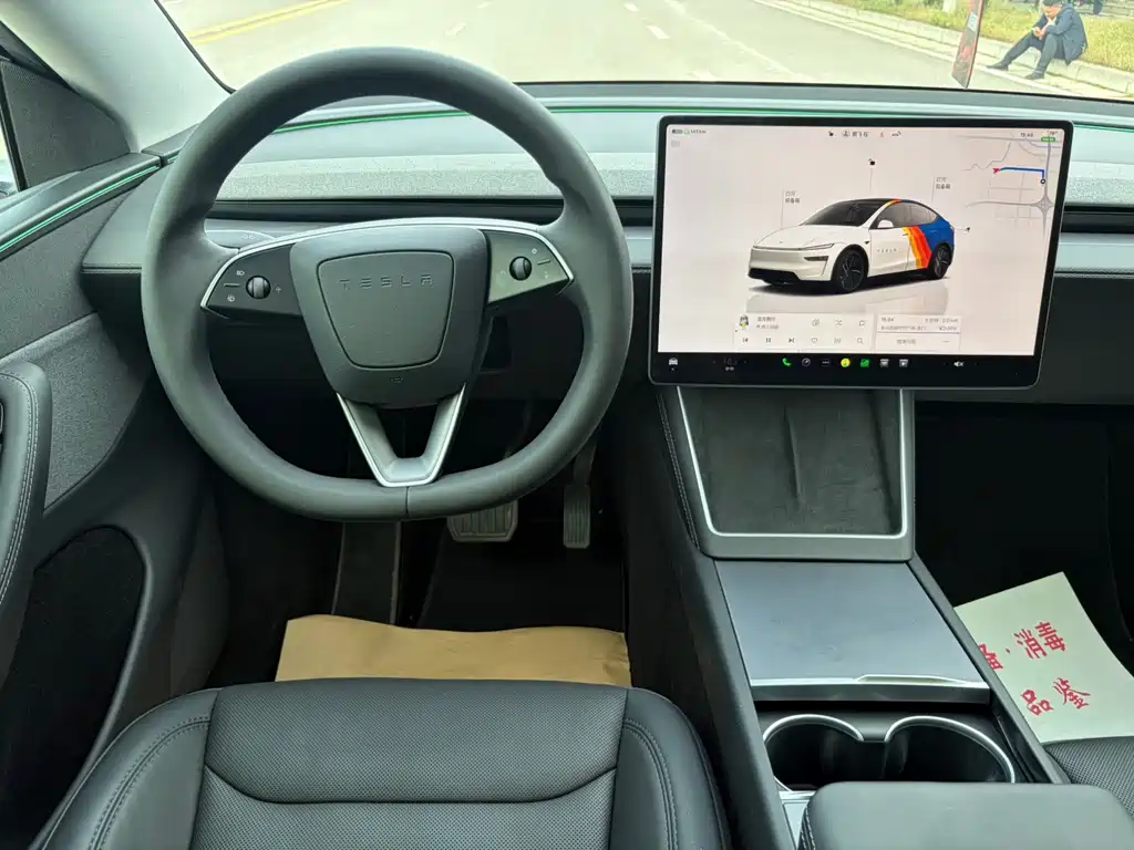 Tesla Model Y — миниатюра 6