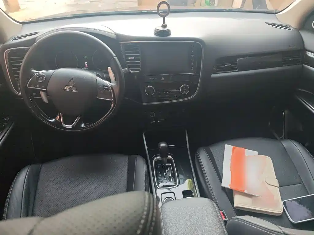 Mitsubishi Outlander — миниатюра 5