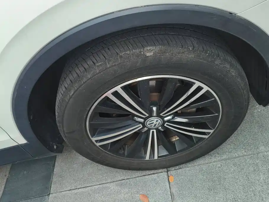 Volkswagen Tiguan L — миниатюра 6