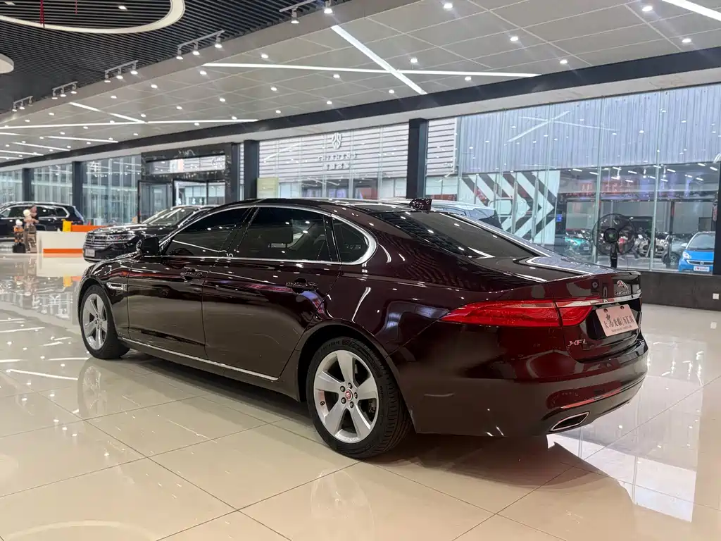 Jaguar XFL — миниатюра 6