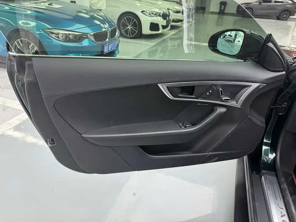 Jaguar F-TYPE — миниатюра 6