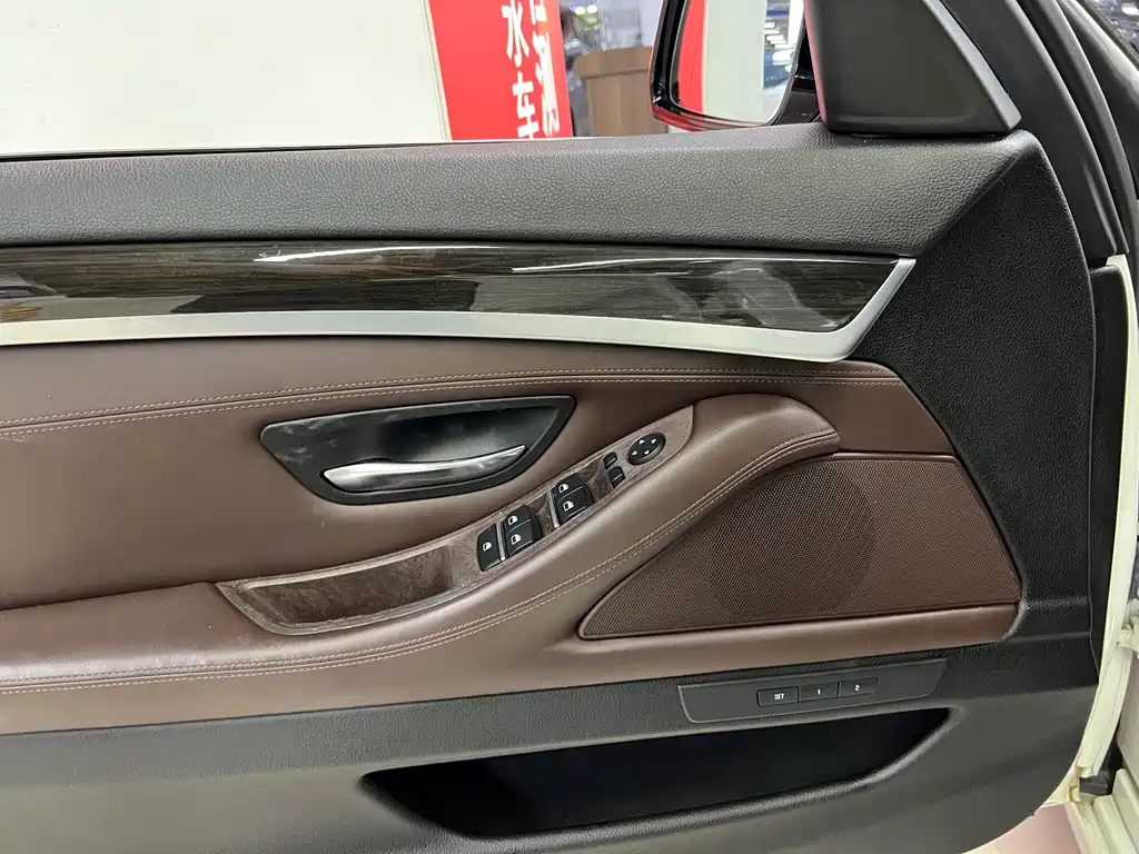 BMW 5 Series — миниатюра 22