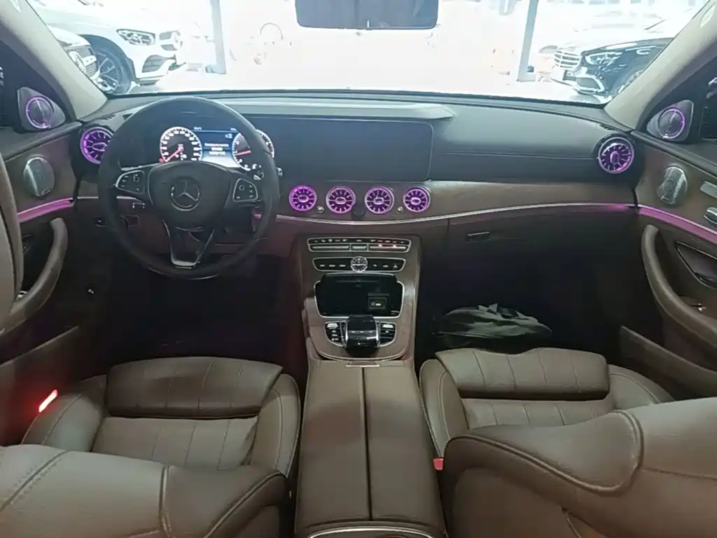 Mercedes-Benz E-Class — миниатюра 10