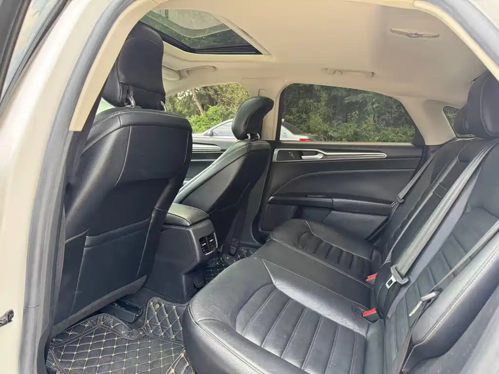 Ford Mondeo — миниатюра 6