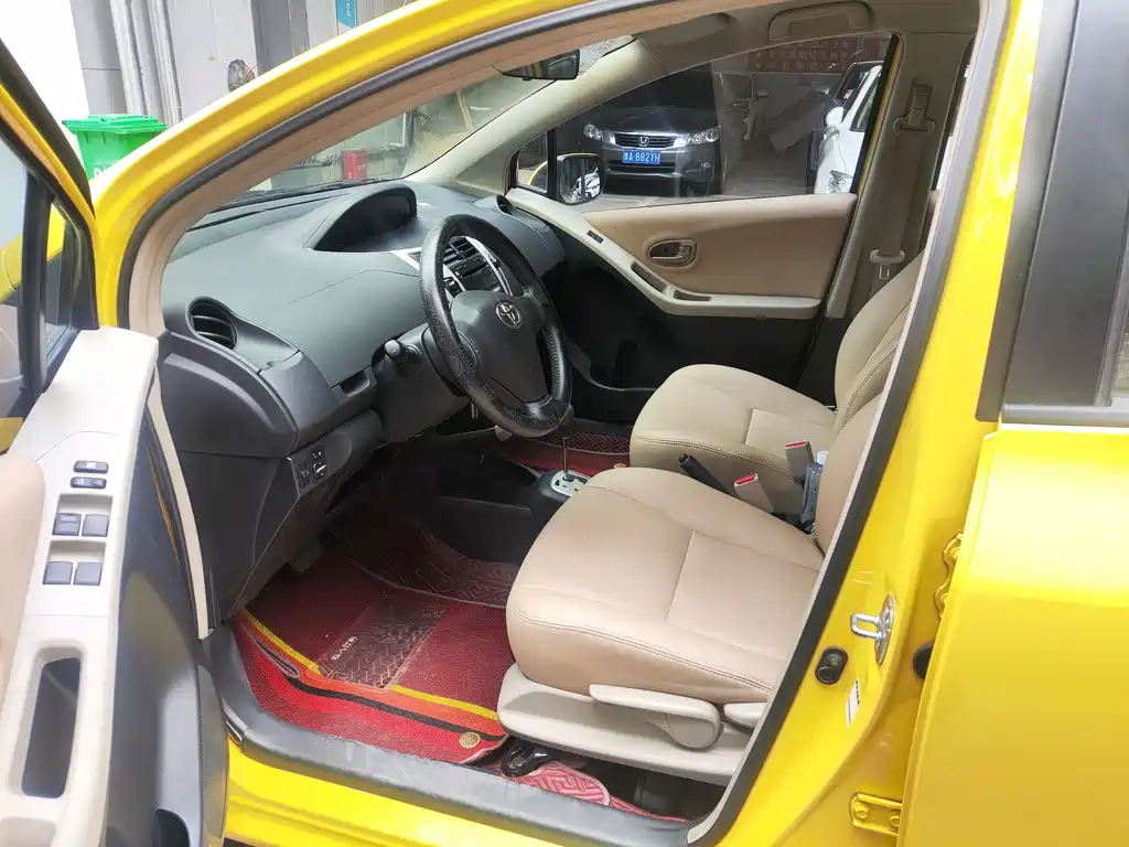 Toyota Yaris — миниатюра 4