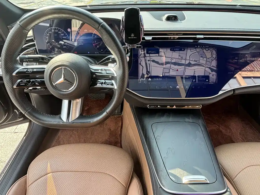 Mercedes-Benz E-Class — миниатюра 6