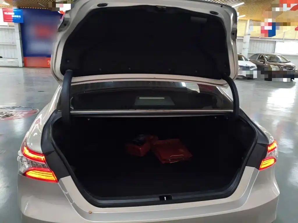 Toyota Camry — миниатюра 19