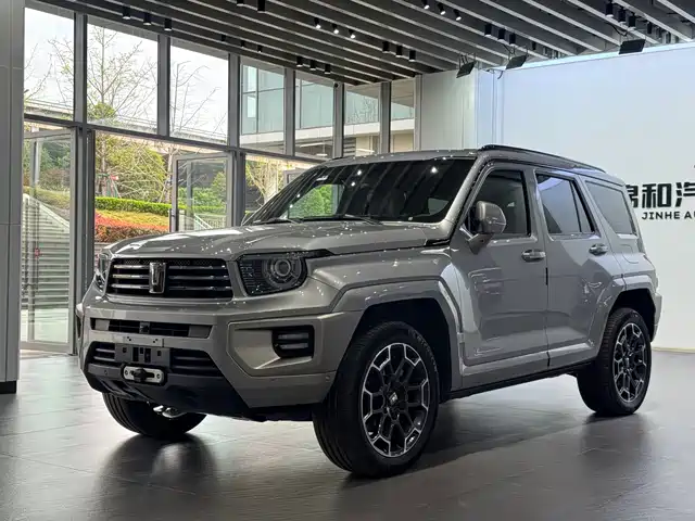 2025 TANK 700