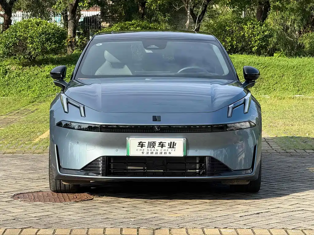 LYNK  &CO. 07 EM P