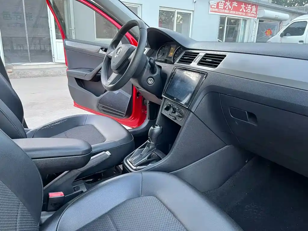 Skoda Rapid Spaceback — миниатюра 7