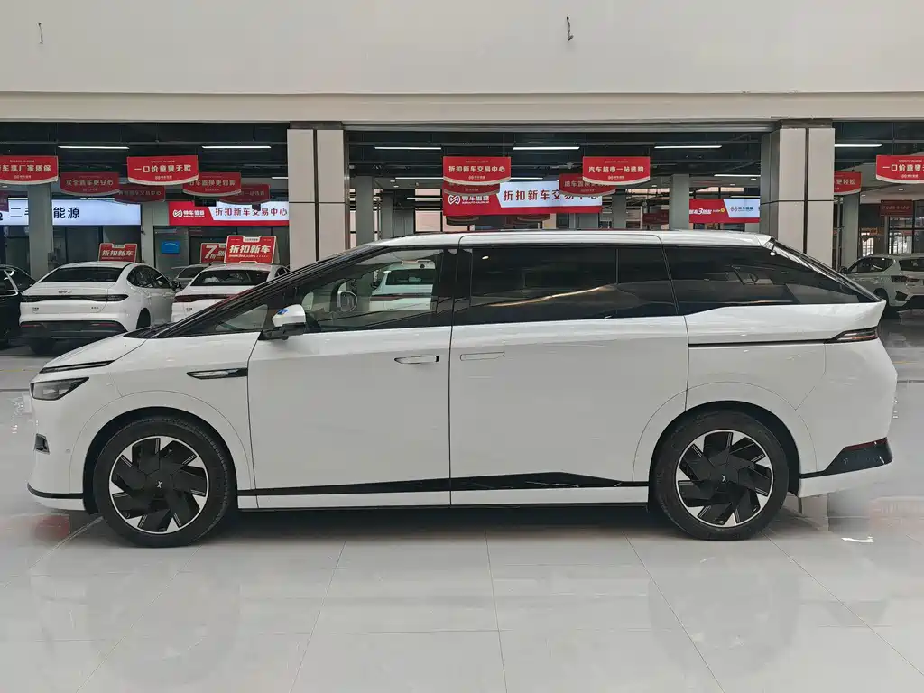 XPeng X9 — миниатюра 4