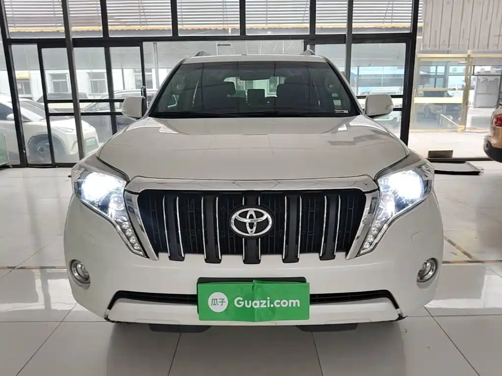 Toyota Land Cruiser Prado 2016 2.7L AT Luxury