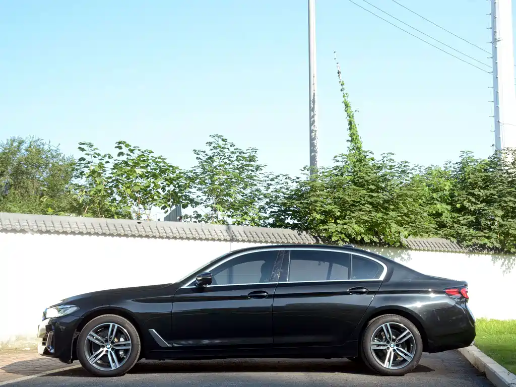 BMW 5 Series — миниатюра 12