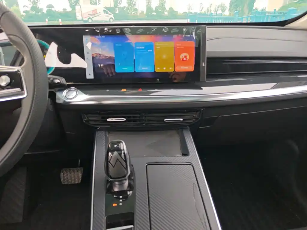 Roewe RX5 MAX — миниатюра 13