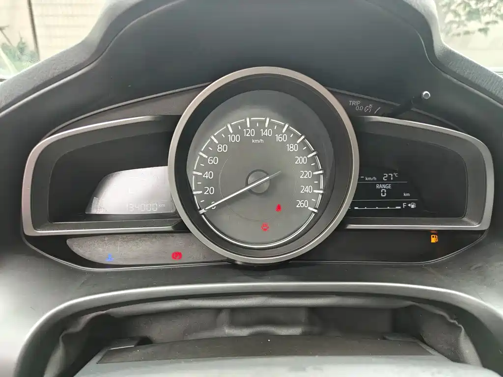 Mazda Mazda3 3 2017 1.5L AT Luxury V