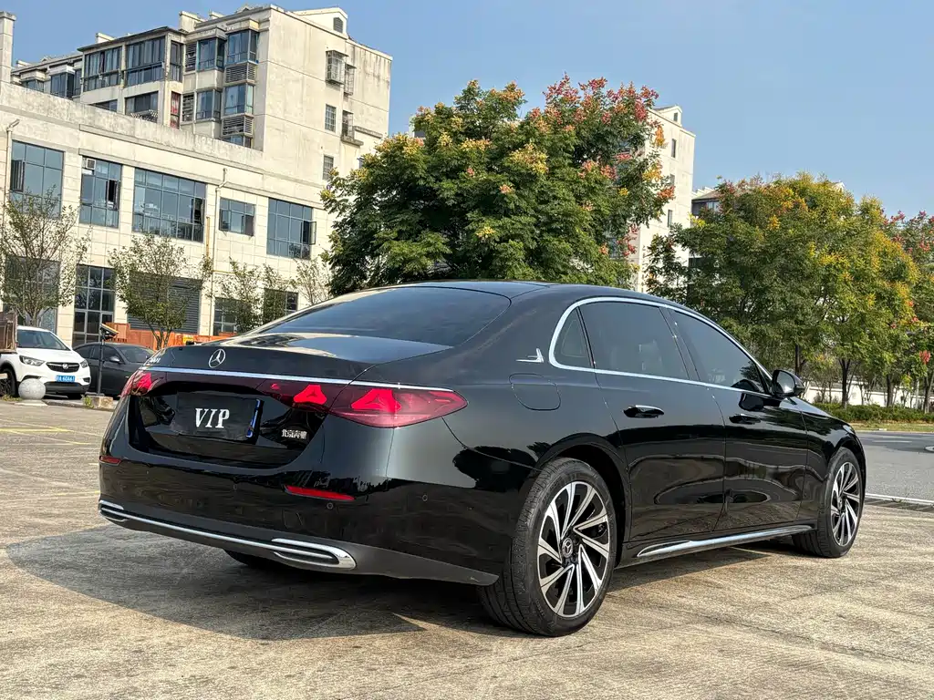 Mercedes-Benz E-Class — миниатюра 7