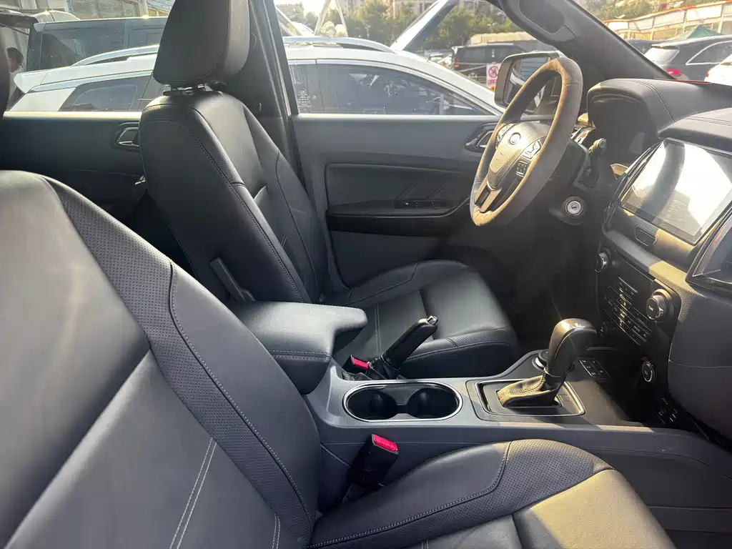 Ford Everest — миниатюра 7