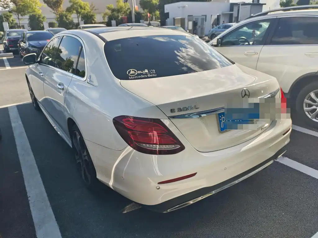 Mercedes-Benz E-Class — миниатюра 4