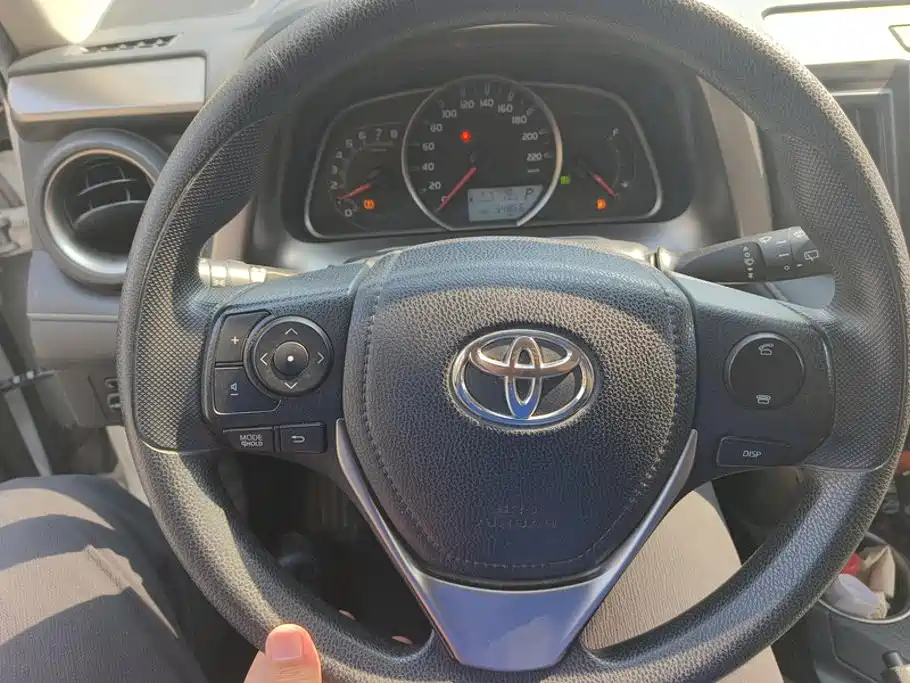 Toyota RAV4 — миниатюра 15