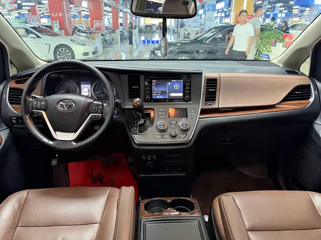 Toyota Sienna — миниатюра 12
