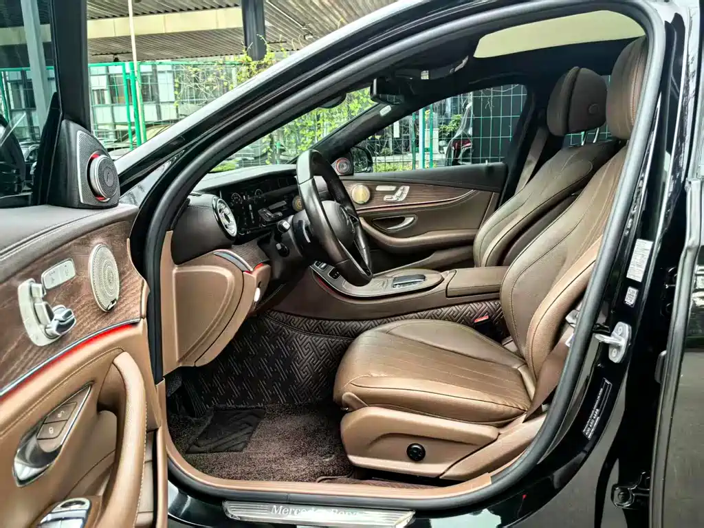 Mercedes-Benz E-Class — миниатюра 6
