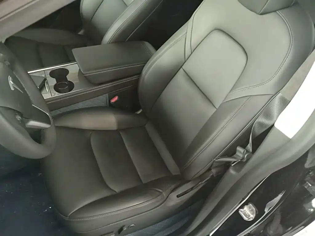 Tesla Model Y — миниатюра 15