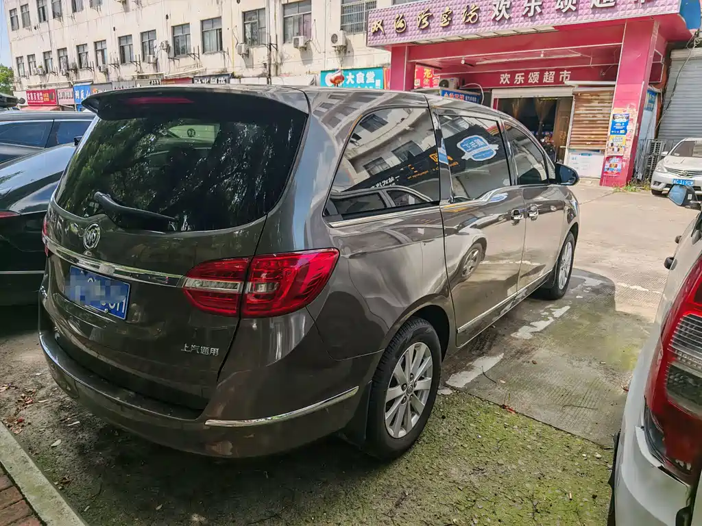 Buick GL8 — миниатюра 8