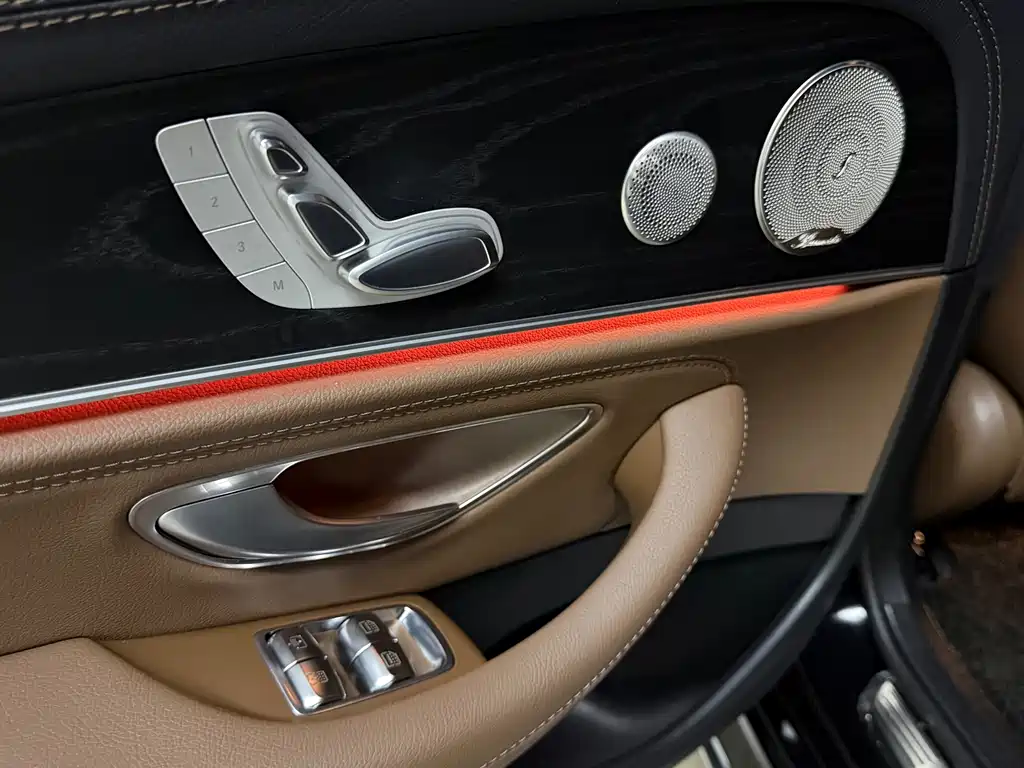 Mercedes-Benz E-Class — миниатюра 10