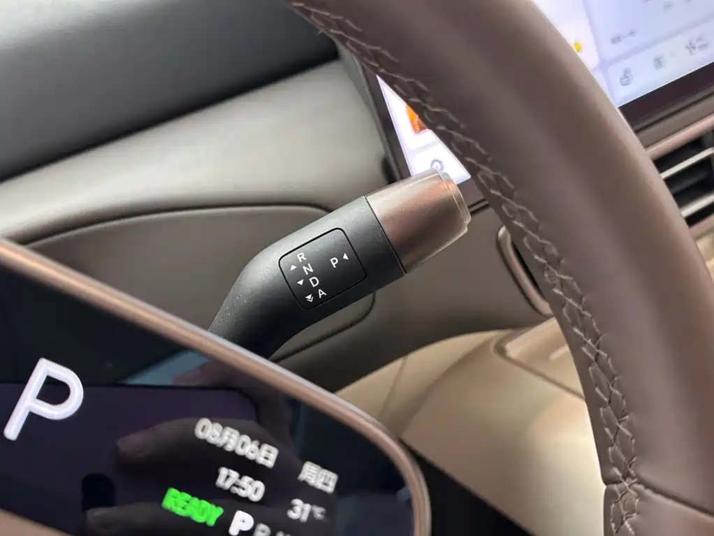 Li Auto Li MEGA — миниатюра 21
