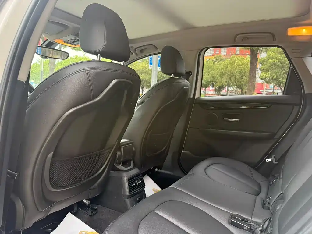 BMW 2 Series Active Tourer — миниатюра 6