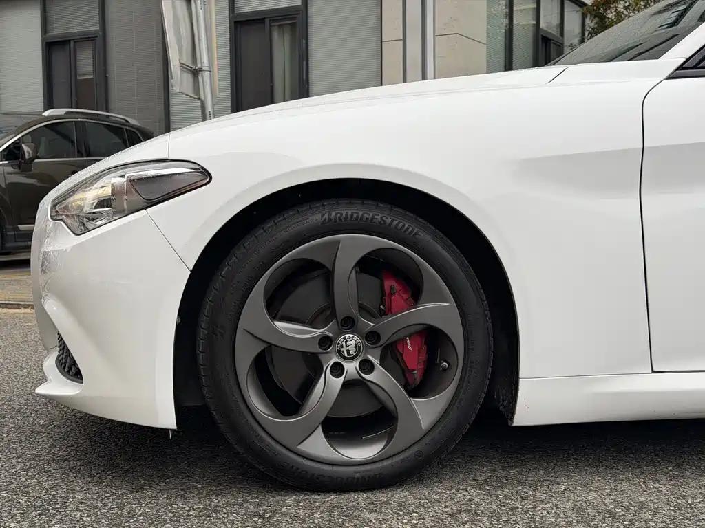 Alfa Romeo Giulia — миниатюра 20