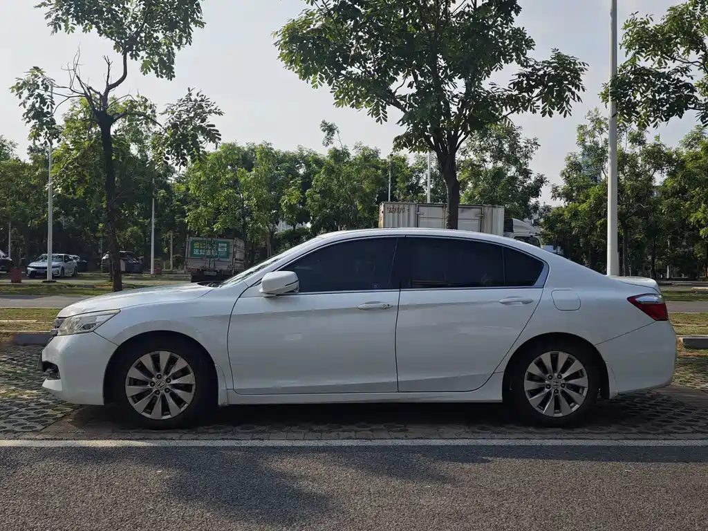 Honda Accord — миниатюра 5