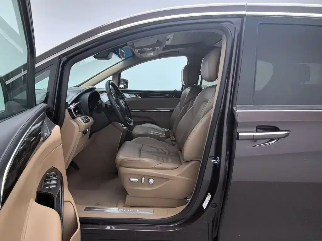 Buick GL8 — миниатюра 10