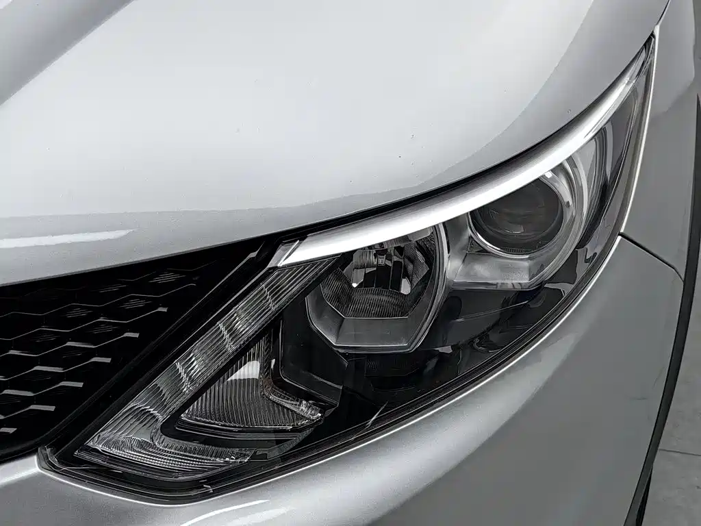 Nissan Qashqai — миниатюра 7
