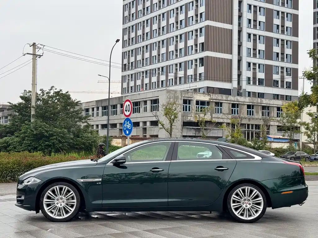 JAGUAR XJ