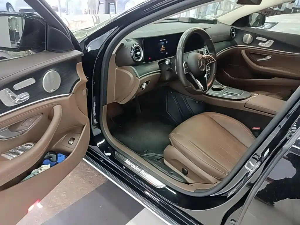 Mercedes-Benz E-Class — миниатюра 16