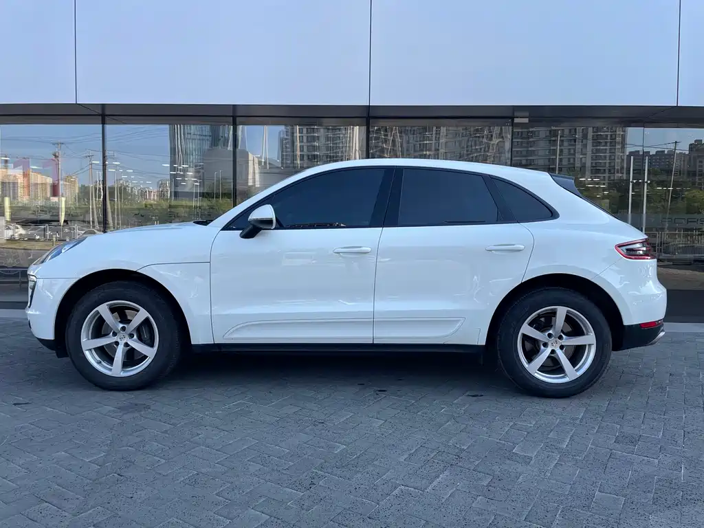 Porsche Macan — миниатюра 8